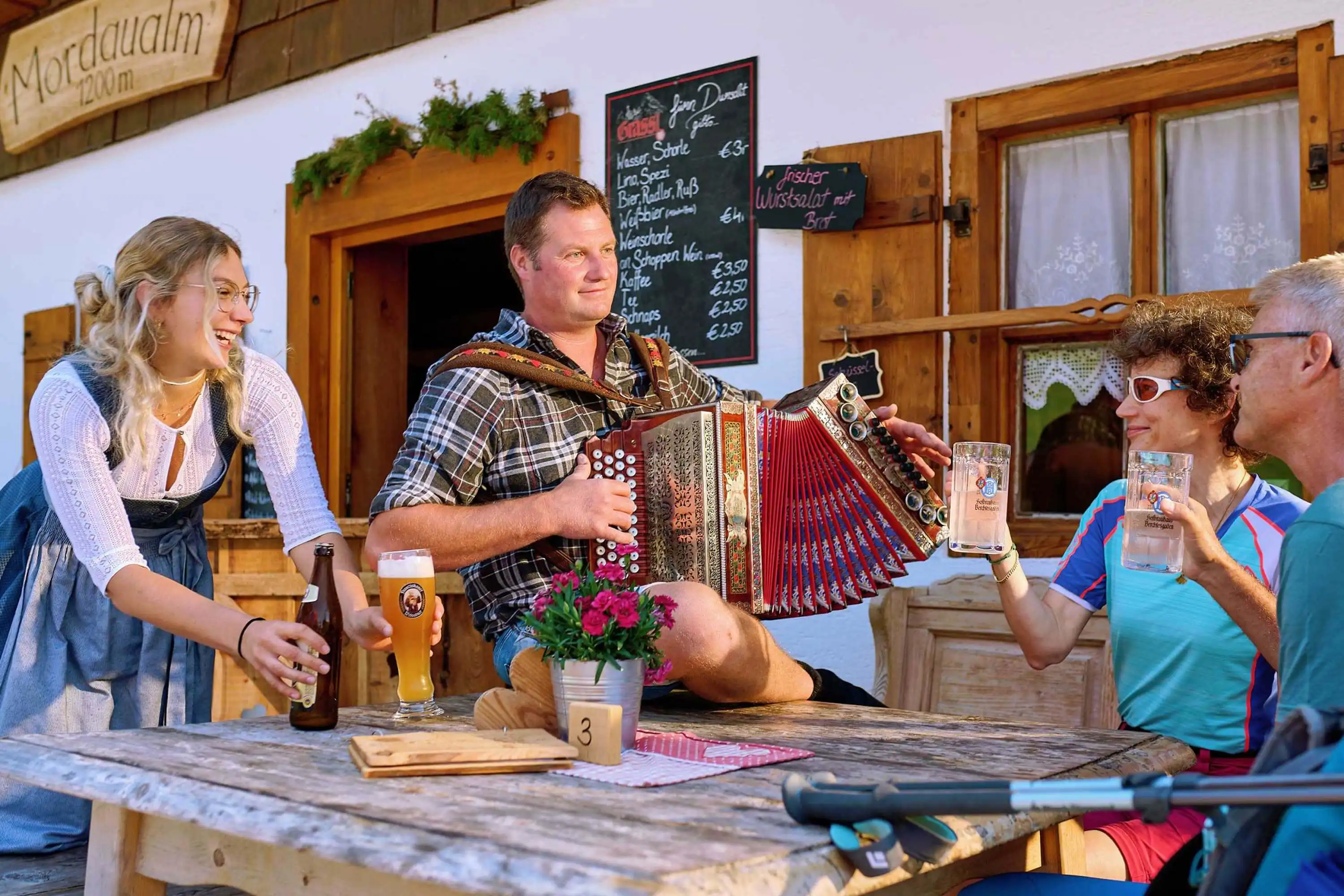 Öffnungszeiten und Hinweise für die Bergwanderung auf die Mordaualm