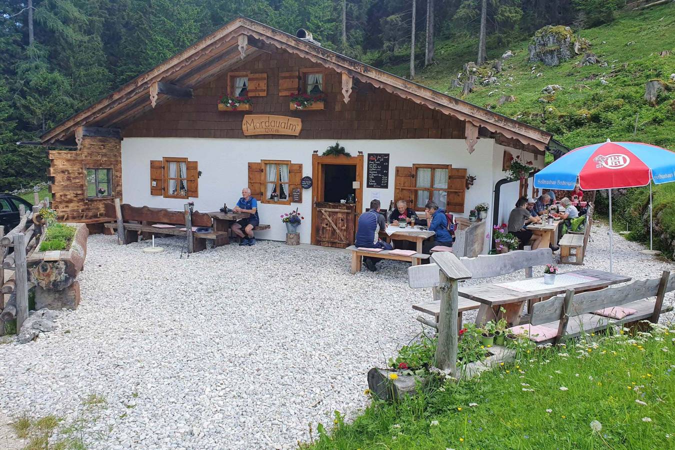 Einkehr mit Brotzeit Kaffee und Kuchen