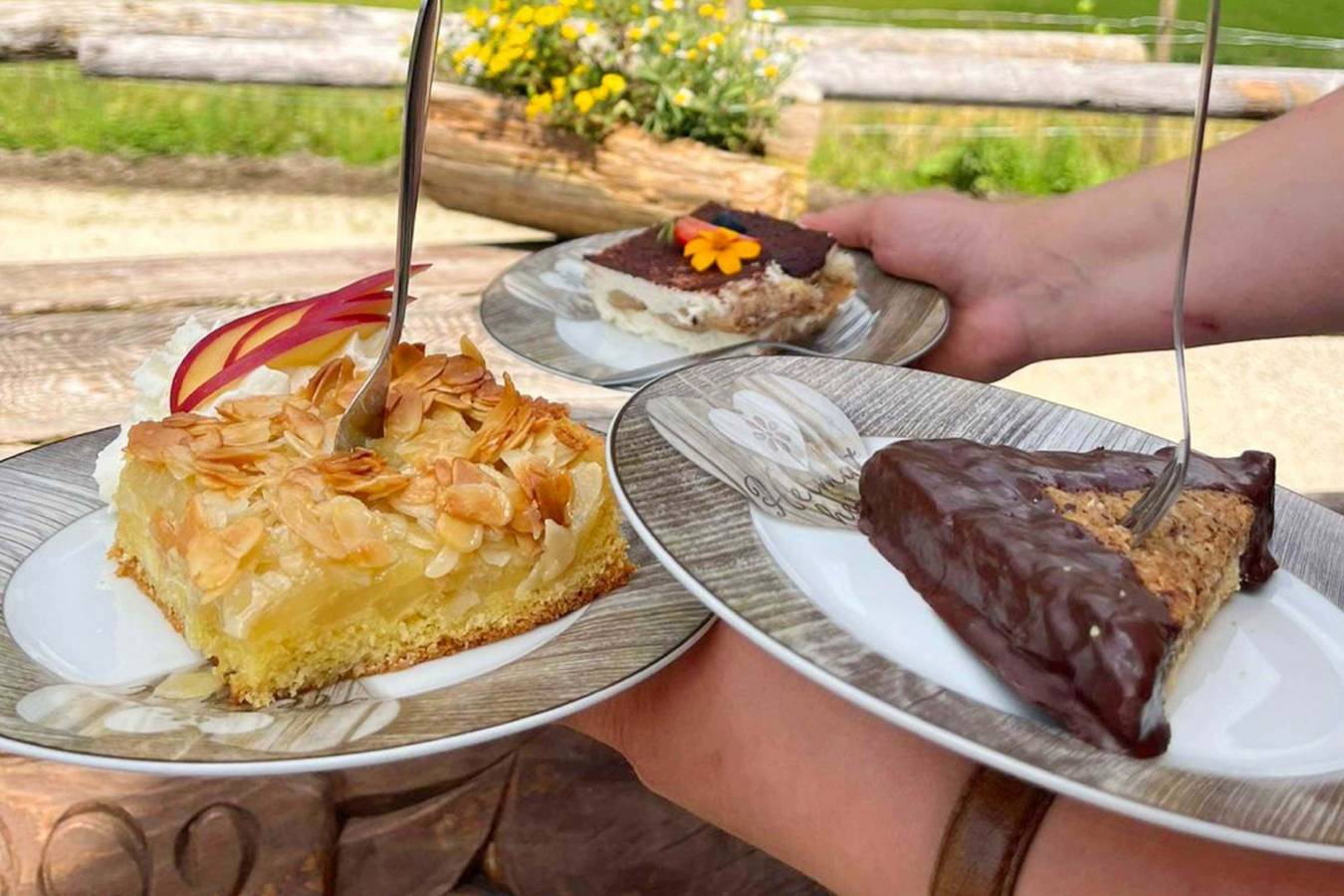 Zuünftige Brotzeit in Bergatmosphäre 